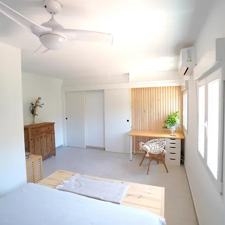 House With Garden, Shared Pool And Rooftop Terrace Holiday home